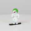 Schneemann mit Snowboard und Skibrille