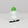 Schneemann mit Snowboard und Skibrille