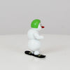 Schneemann mit Snowboard und Skibrille