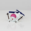 Schneemann mit Ski und rosa Helm