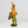 Osterhase mit Picknickkorb
